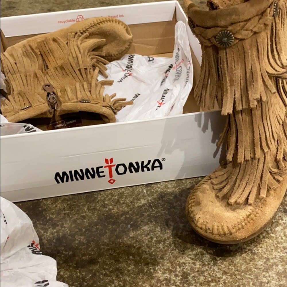 Minnetonka suede leather girls brown boots with fringe boho western